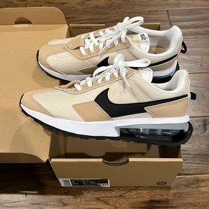 Nikes womens size 8 air max pre-day in oatmeal/black hemp. NWB.
